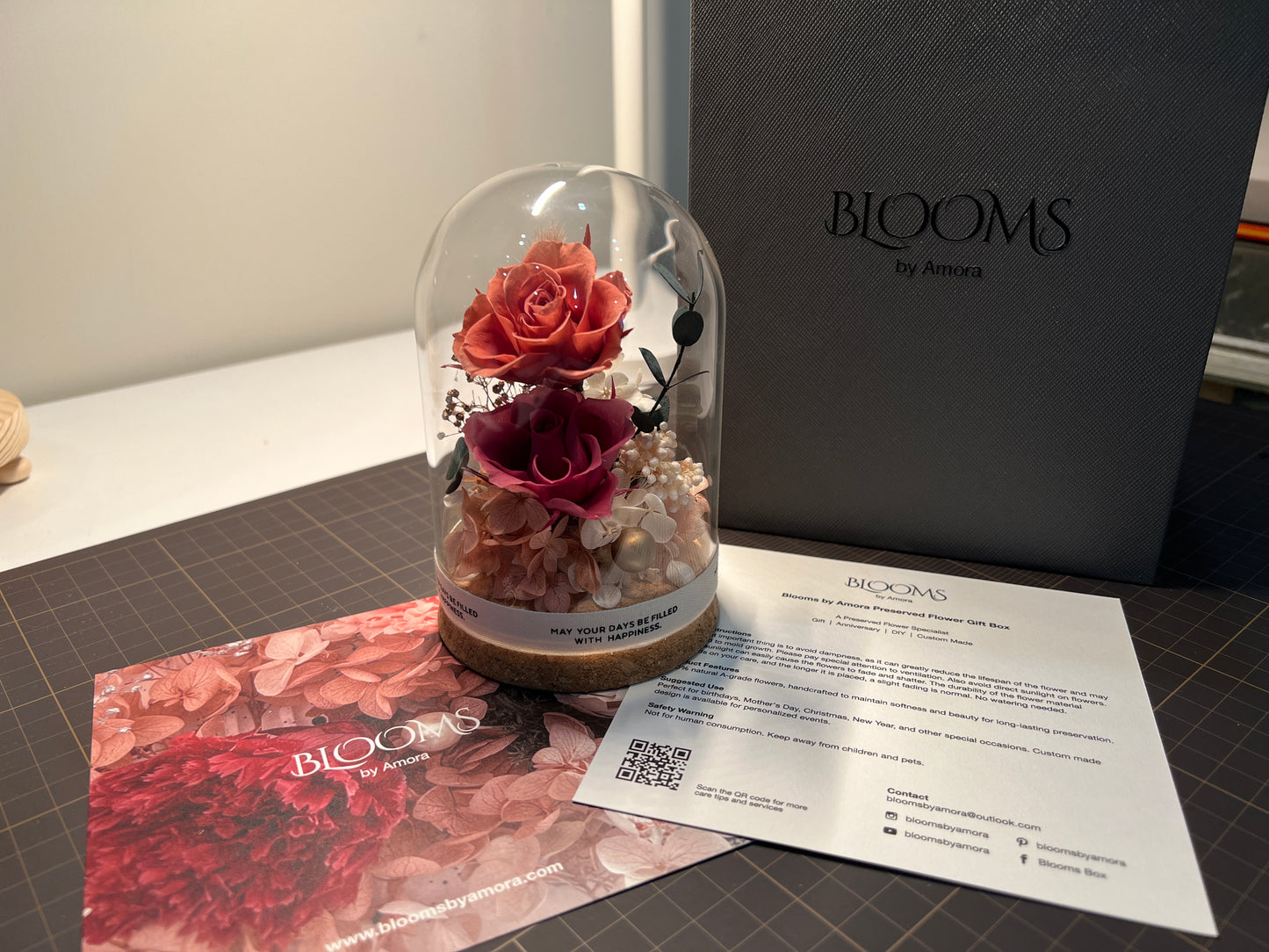 Preserved flowers for decoration Dried boutonnieres Dried floral arrangements  Flowers [natural] Dried plants for decoration  Dried flowers for decoration Natural plants and flowers Blooms by Amora Cork Base Dome B (2Roses)-Cor008bp-8.5*12cm